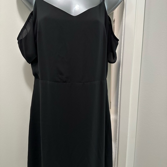 Sexy little black dress! - Picture 2 of 6